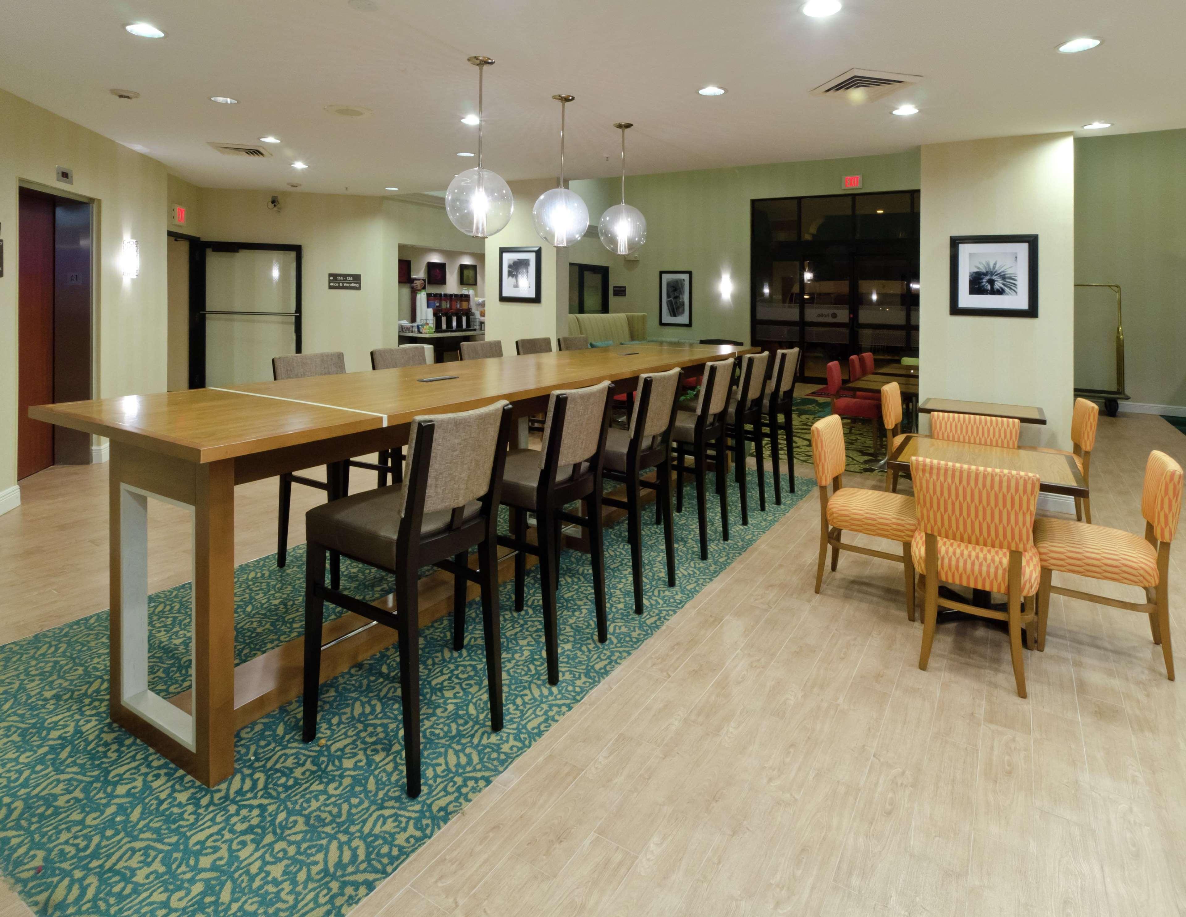 Hampton Inn & Suites Miami-Doral Dolphin Mall Sweetwater Exterior foto